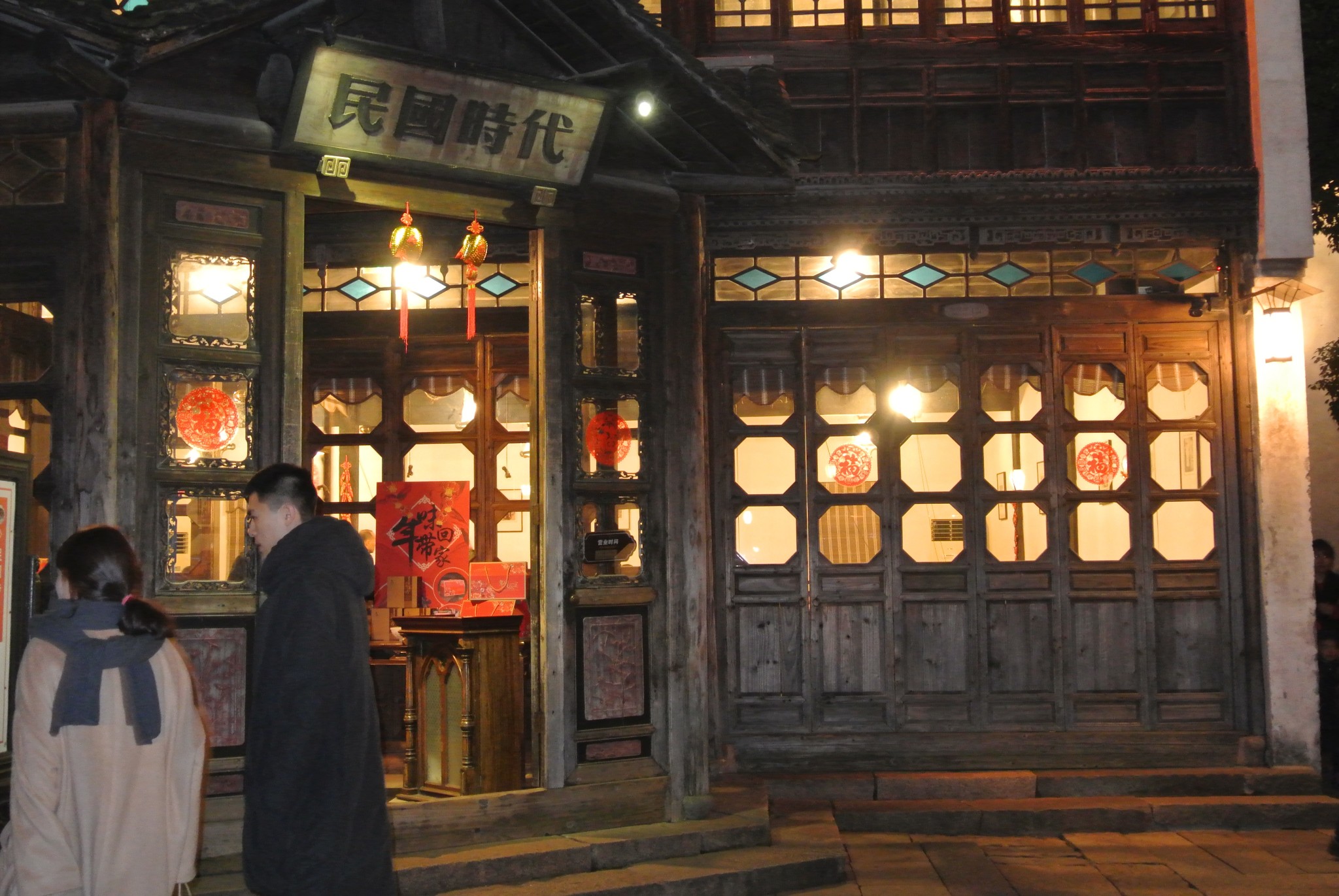 怎样给抓饭店起名字_怎样给饭店起名字_怎样给饭店泳池起名字